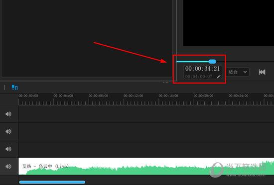 将文件拖动到轨道中，可以在播放框中看到此文件总的播放时间有四分钟