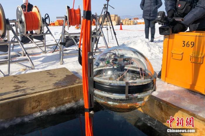 当地时间2021年3月13日，俄罗斯伊尔库茨克，北半球最大的深水中微子望远镜“Baikal-GVD”在贝加尔湖中正式启用。 图片来源：视觉中国