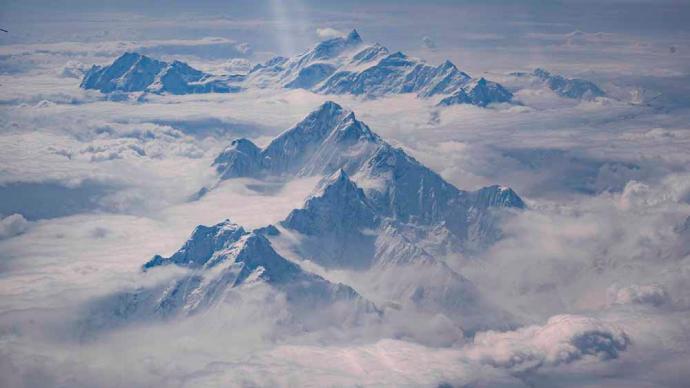 2400万年间，青藏高原中部长高约1000米至1700米