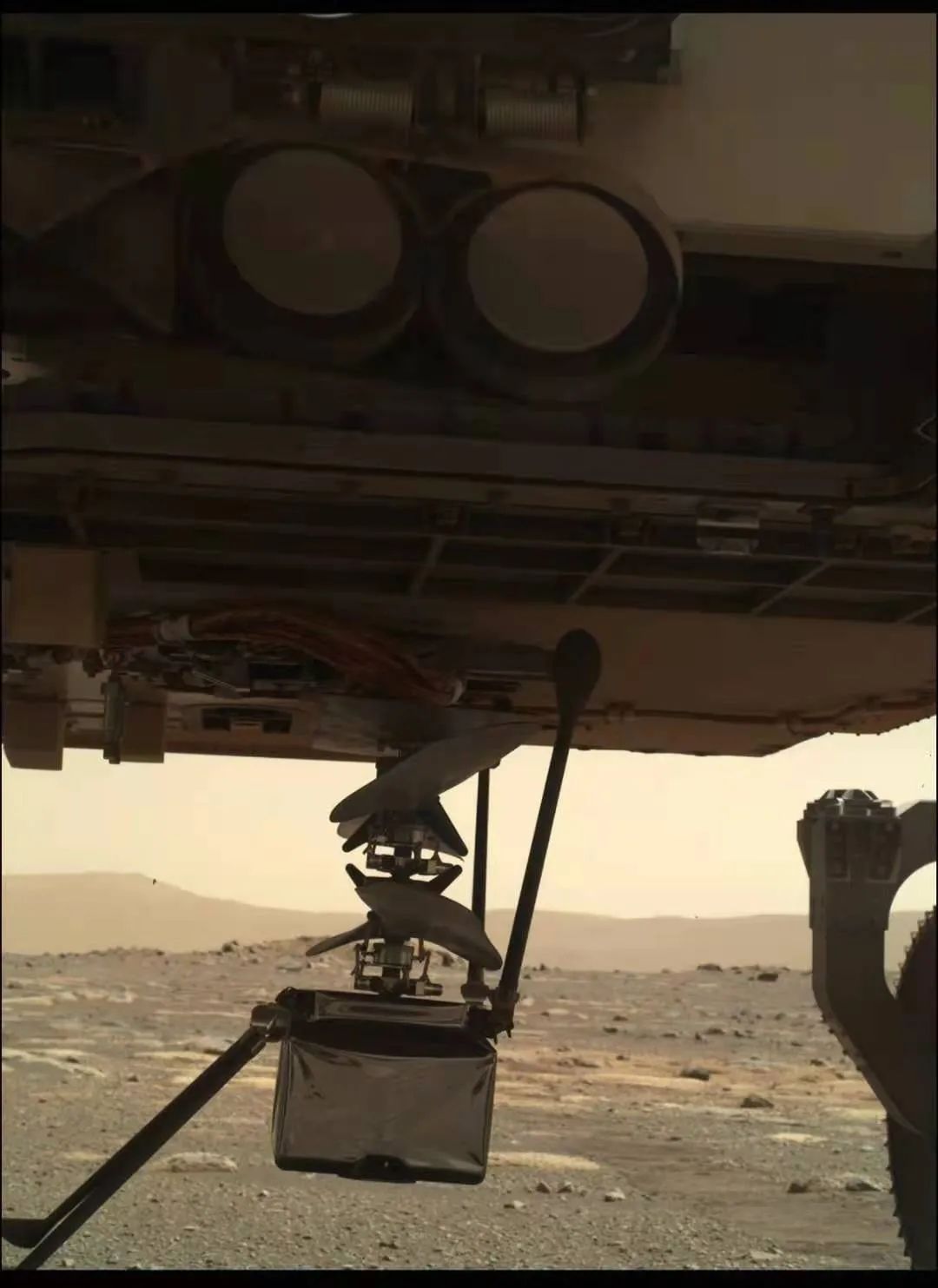 毅力号火星车释放机智号直升机过程